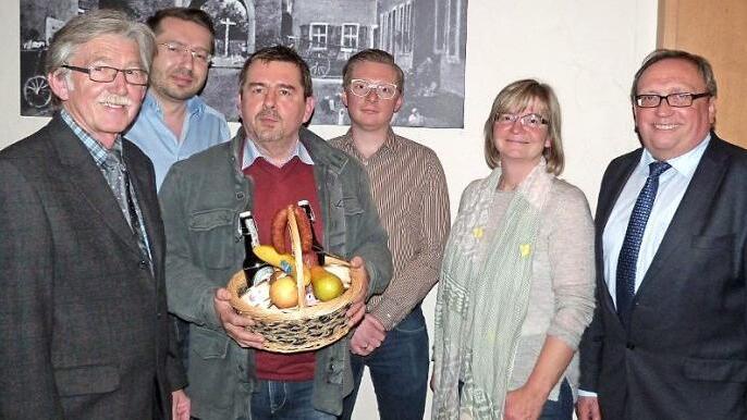 Führungswechsel bei den Freien Wählern in Wirsberg. Von links: FW-Kreisgeschäftsführer Konrad Fischer Andreassohn, der neue Vorsitzende Benjamin Schubert, Thomas Steinlein, zweiter Vorsitzender Maximilian Hartmann, Schriftführerin Sabine Leuschner und stellvertretender FW-Kreisvorsitzender und stellvertretender Landrat Dieter Schaar.  Foto: Werner Reißaus