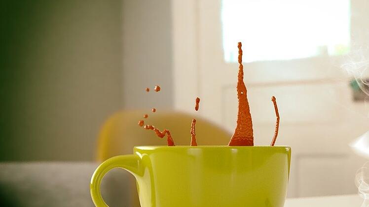 Symbolbild: Kaffee und Zigarette