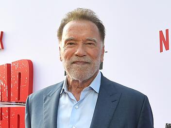 Mit deutlichen Worten hat Arnold Schwarzenegger Stellung zu den Protesten in Los Angeles bezogen.