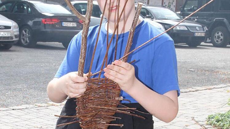 Stefan hat sich für eine doppelte Astgabel entschieden, die er ausflechten möchte.