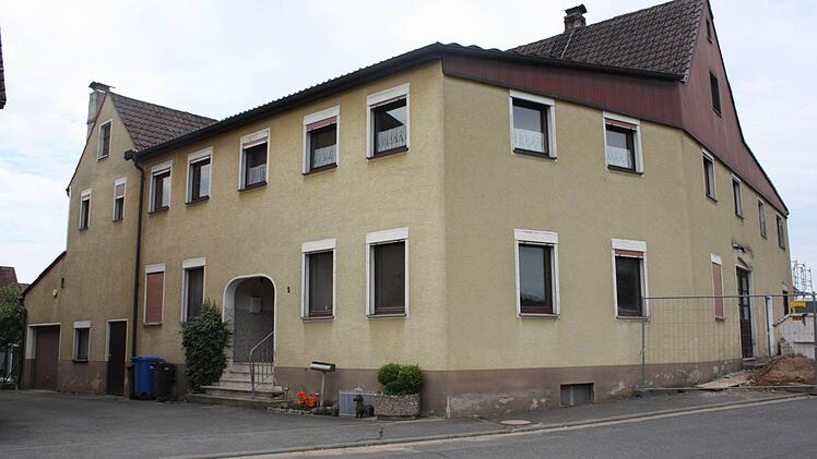 Das Gebäude einer ehemaligen Schuhfabrik soll so umgebaut werden, dass im Erdgeschoss eine Hausarztpraxis eröffnet werden kann. Foto: Sonja Werner