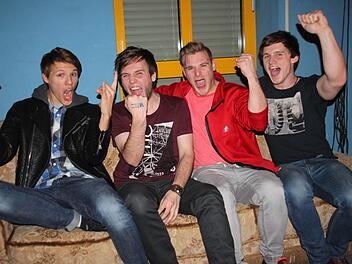 Schrien sich die Freude aus dem Leib: Die Musiker der Gewinnerband "Angiz" aus Kronach mit (von links) Lukas Stumpf, Andre Deuerling, Mario Brozek und Thomas Feilner. Foto: Stephan Stöckel
