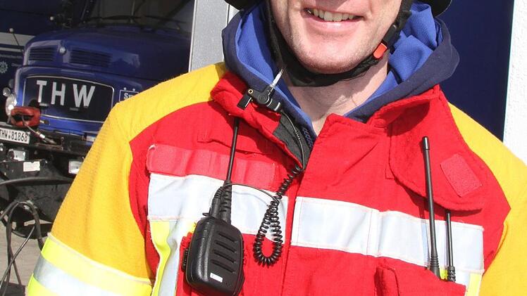 Kreisbrandmeister Tobias Titze hat sich das Szenario für die Atemschutzprüfung ausgedacht. Foto: Sonny Adam
