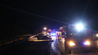Tödlicher Unfall auf A9: Mann stirbt bei Kollision mit Lkw