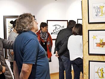 Viele Besucher kamen zur Vernissage ins Levi-Strauss-Museum. Foto: Andrea Spörlein