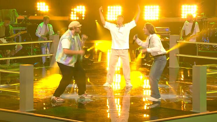 Dustin musste sich mit den Allstars Maël & Jonas messen. Könnte man den Song "Au Revoir" nicht ein wenig missverstehen, als zynischen Abschiedsgruß etwa?