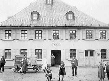 Das zur Zeit leer stehende Gutmann-Haus soll wieder, wie früher auf dem Bild, mit Leben erweckt werden. Repro: Thomas Micheel