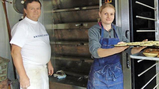 Sind traurig über das Ende der Bäckerei: Leonhard Merkel (l.) und seine Tochter Claudia Fotos: Petra Malbrich