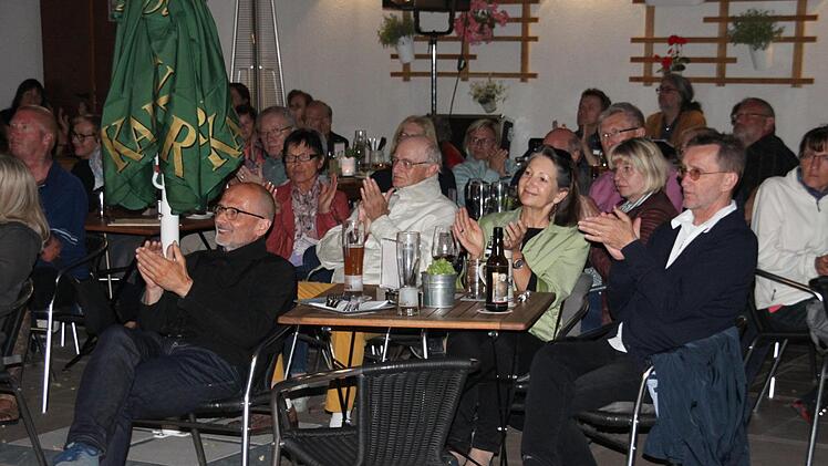 Ein reiferes Publikum erfreute sich an den gehaltvollen Liedern. Foto: Stephan Stöckel
