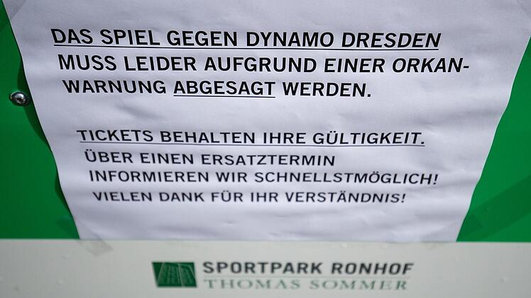 Das Spiel der SpVgg Greuther Fürth gegen Dresden muss heute abgesagt werden. Grund sind die Sturmwarnungen. Foto: Daniel Karmann/dpa