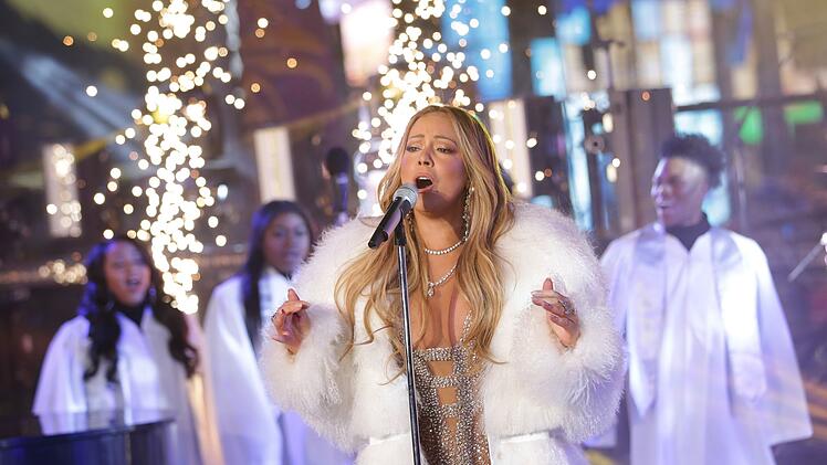 Weihnachten bei Mariah Carey: Santa, Singen, Schlittenfahren