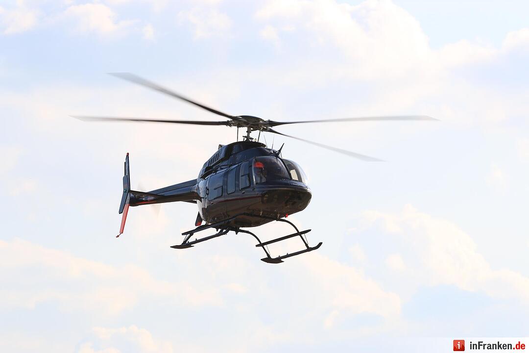 Jerry fliegt mit dem Stau-Schrauber zur Geburt seines Sohnes nach Bamberg