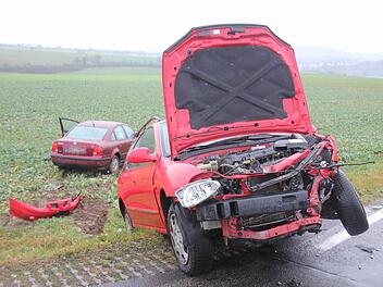 Völlig demoliert wurde der Frontbereich des Hyundai.Foto: Ralf Kestel
