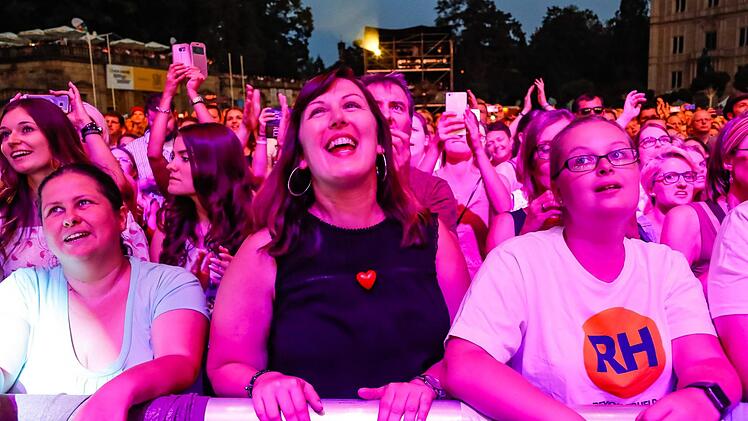 Begeisterten die rund 5000 Besucher: Revolverheld bei ihrem Open-Air-Konzert auf dem Schlossplatz. Matthias Hoch
