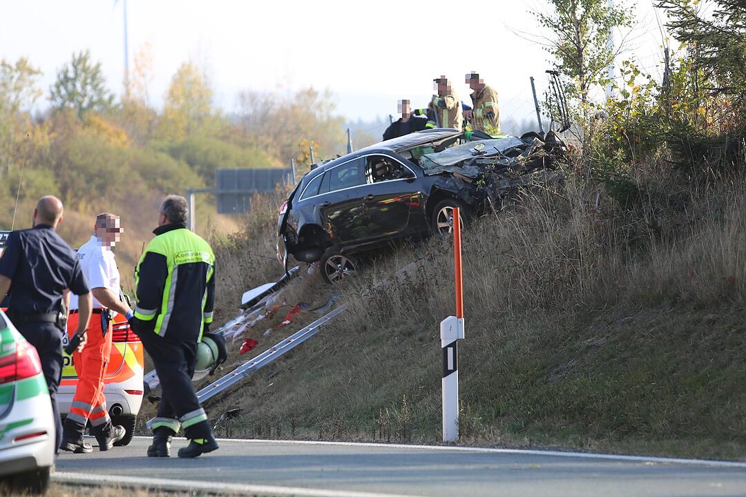 Tödlicher Unfall im Kreis Hof: Mehrmals auf A9 überschlagen