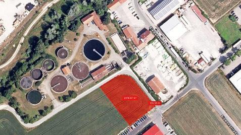 In unmittelbar Nähe zur Strullendorfer Kläranlage (Luftbild) soll die Anlage entstehen. Foto: p