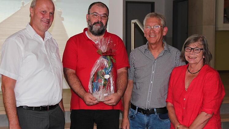 Auch Höchstadts Bürgermeister Gerald Brehm (links) kam zur Verabschiedung von Günther Dalles. Rechts Rektor Michael Ulbrich und Beate Henke-Glab Foto: Johanna Blum