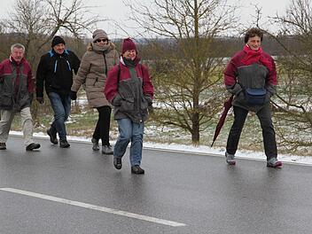Wanderer auf der Strecke  Foto: Mathias Erlwein