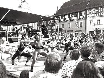 Aerobic-Auftritt auf dem Marktplatz - Altstadtfest vor 25 Jahren. Foto: Archiv Stephan Tiroch