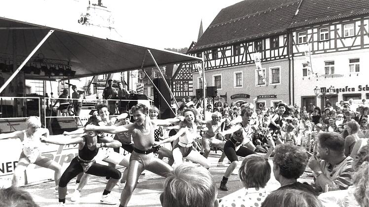 Aerobic-Auftritt auf dem Marktplatz - Altstadtfest vor 25 Jahren. Foto: Archiv Stephan Tiroch