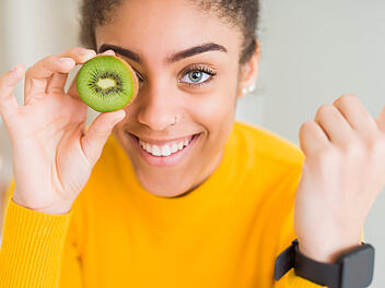 Kiwi essen, Kiwi, Obst, Frucht