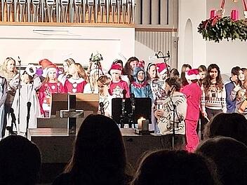 Das musikalische Programm &uuml;berzeugte die Besucher in der Kirche.