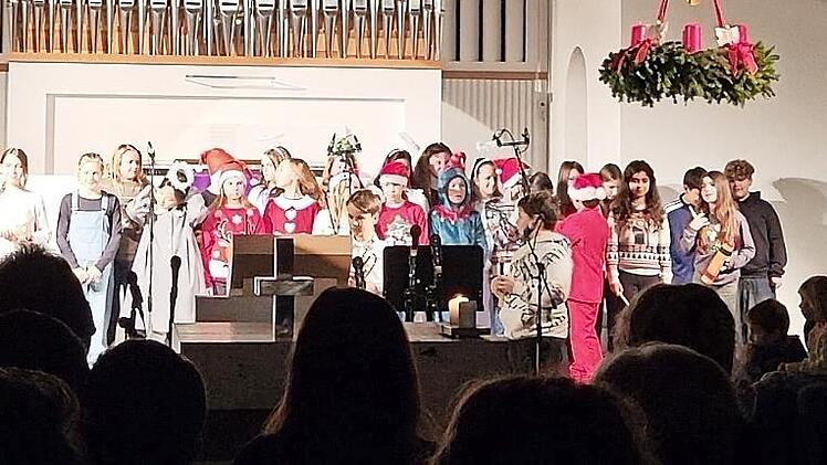 Das musikalische Programm &uuml;berzeugte die Besucher in der Kirche.