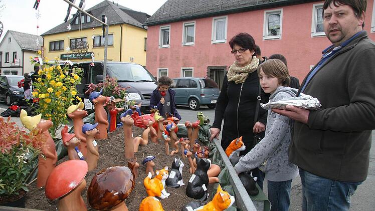 Beim Georgimarkt ist Presseck in Bummellaune.
