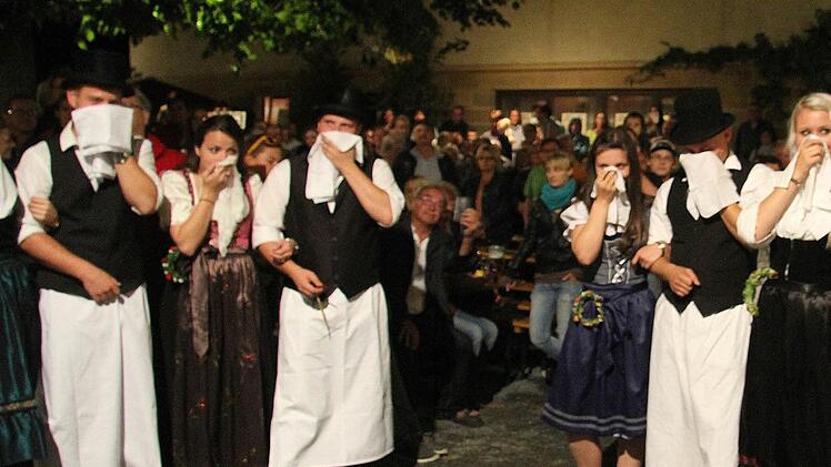 Mit großem Geheule verabschiedeten sich die "Plootzer" von der Lindenkerwa 2015. Fotos: Sonja Adam