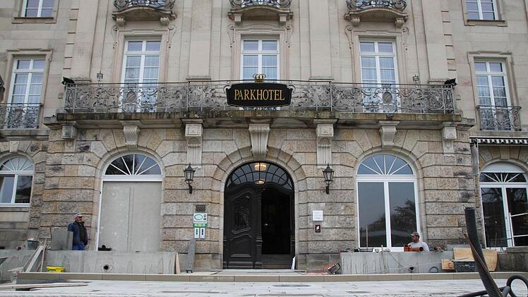 Der Haupteingang ist eine Baustelle. Foto: Ulrike Müller