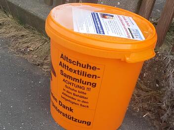 Werden diese Eimer auch wieder abgeholt?Foto: Katrin Geyer