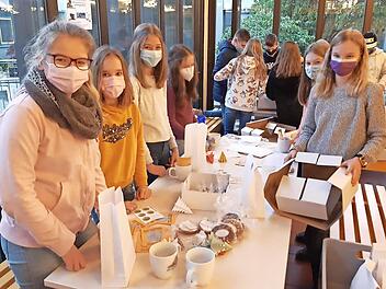 Die Soli-Tassen wurden sorgfältig verpackt. Sie können jetzt im Frankenwald-Gymnasium gekauft werden.