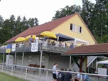 Es war viel los bei der Einweihungsfeier in Thuisbrunn.  Foto: Petra Malbrich