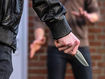 Ein 18-J&auml;hriger ist in Ansbach von einem 43 Jahre alten Mann niedergestochen worden. Symbolfoto: Christopher Schulz