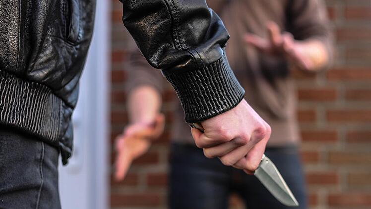 Ein 18-J&auml;hriger ist in Ansbach von einem 43 Jahre alten Mann niedergestochen worden. Symbolfoto: Christopher Schulz