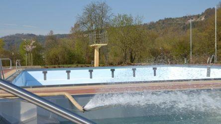 Die Saisonvorbereitung im Freibad in Ebermannstadt l&auml;uft. Foto: Stadtwerke