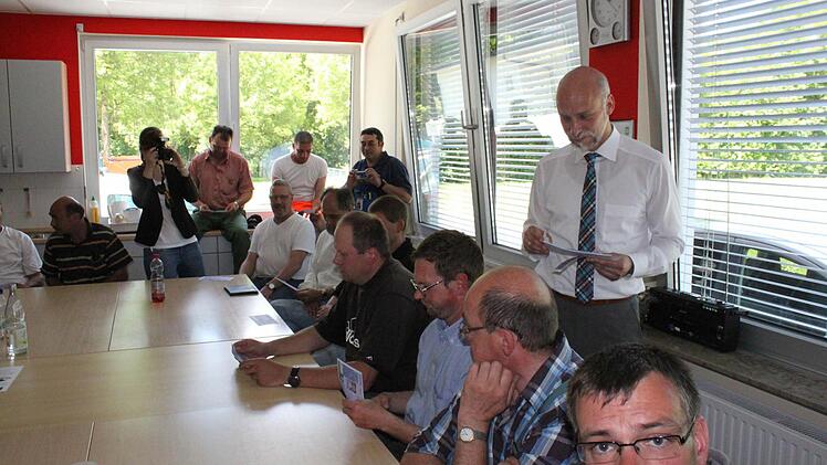 Oberbürgermeister Kay Blankenburg verteilte als Dankeschön Karten für die KissSalis-Therme.