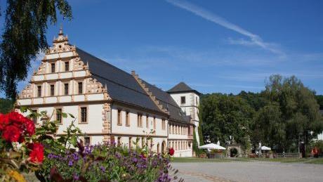 Im wunderbaren Ambiente des ehemaligen Zisterzienserklosters empfängt der Klostergasthof seine Gäste.  Foto: Christine Schikora