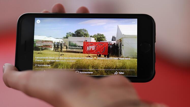 Das Foto eines Ausschankwagens mit Werbung von Gampertbräu beim Rechtsrock-Festival im südthüringischen Thermar machte am Samstag auf Facebook die Runde - und sorgte für Kritik an der Weißenbrunner Brauerei. Foto: Marian Hamacher