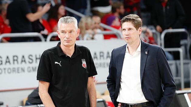 Viel Arbeit wird in den n&auml;chsten Wochen auf  Brose-Sportdirektor Leo de Rycke (links) und Gesch&auml;ftsf&uuml;hrer Arne Dirks zukommen. Daniel L&ouml;b