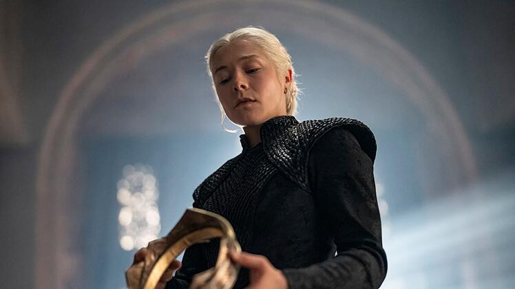 Am Ziel? K&ouml;nigin Rhaenyra (Emma D'Arcy) h&auml;lt endlich die Krone ihres Vaters in den H&auml;nden.