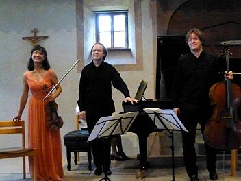 Das Meistertrio aus New York: Mira Wang, Annti Siirala und Jan Vogler spielten Tschaikowskys Klaviertrio. Foto: Ahnert