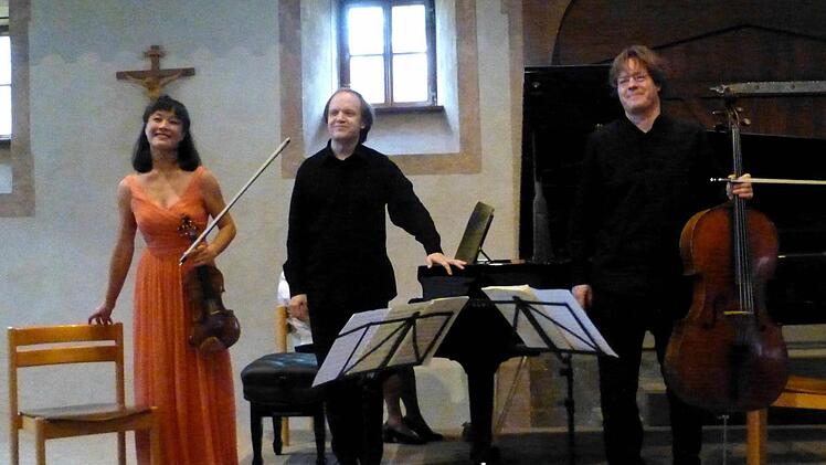 Das Meistertrio aus New York: Mira Wang, Annti Siirala und Jan Vogler spielten Tschaikowskys Klaviertrio. Foto: Ahnert