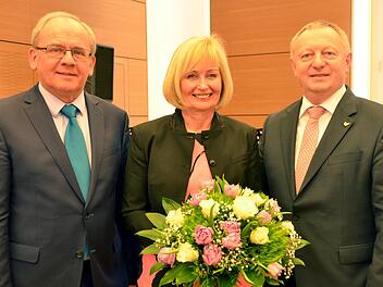 Offiziell ins Amt eingeführt wurde die  neue Schulamtsdirektorin des Staatlichen Schulamtes Bad Kissingen (von links): Regierungspräsident  Eugen Ehmann, Schulamtsdirektorin Cornelia Krodel und Landrat Thomas Bold. Foto:  Peter Rauch