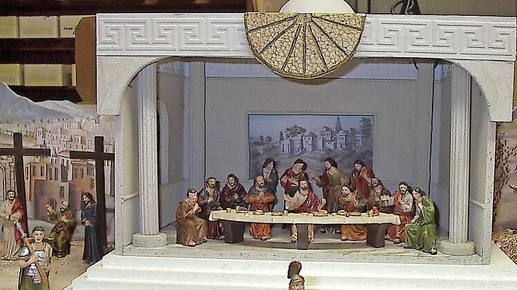 Das letzte Abendmahl ist eine der zwölf Szenen der Passionskrippe, die den Besuchern in Stettfeld die Passion Christi auf eindrucksvolle Art näherbringen. Foto: Walter Kestler