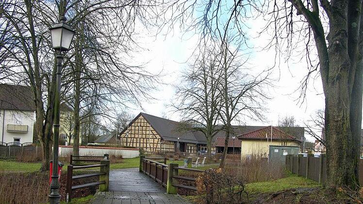 Die Brückenkonstruktion engt den Fuß- und Radweg in Richtung Domänenhof ein. Foto: Klaus Oelzner