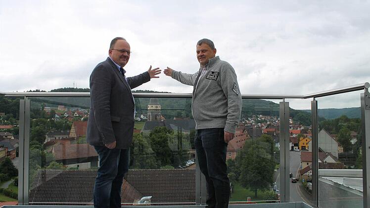 Von der Dachterrasse hat man einen schönen Ausblick über Weismain. Foto: Thomas Heuchling