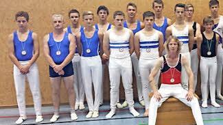 Die Teilnehmer des Turngau Coburg sahnten beim Gauturnfest in Rehau kräft ab; im Vordergrund Gauvorsitzender Hartmut Jahn.