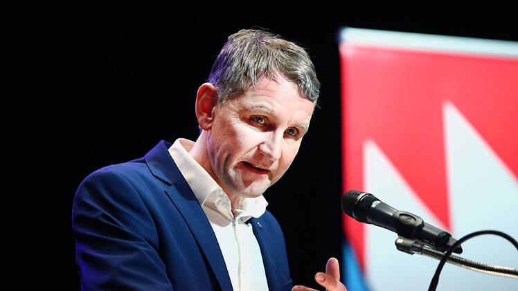 Björn Höcke in der Halle, ...
