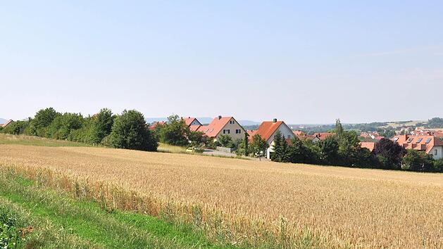 Wenn Hecken nahe an bestehende Geb&auml;ude heranragen, kann eine weitere Bebauung durchaus auch einmal abgelehnt werden. Symbolfoto: Archiv